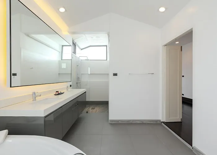 Villa Thong Lo Modern Pool In Center Of
