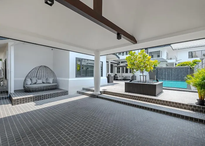 Villa Thong Lo Modern Pool In Center Of